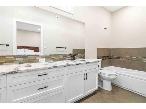 56 Hamptons Crescent Se, Medicine Hat, AB - Indoor Photo Showing Bathroom