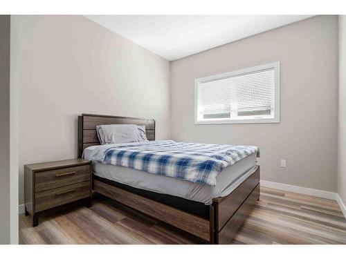 56 Hamptons Crescent Se, Medicine Hat, AB - Indoor Photo Showing Bedroom