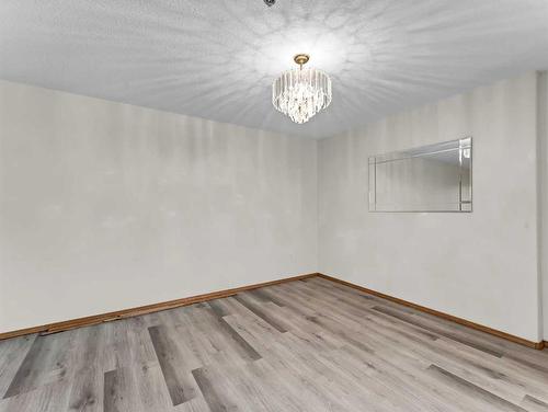 312-1535 Southview Drive Se, Medicine Hat, AB - Indoor Photo Showing Other Room
