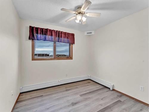 312-1535 Southview Drive Se, Medicine Hat, AB - Indoor Photo Showing Other Room
