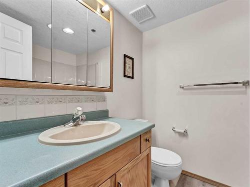 312-1535 Southview Drive Se, Medicine Hat, AB - Indoor Photo Showing Bathroom