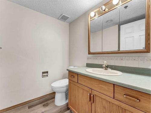 312-1535 Southview Drive Se, Medicine Hat, AB - Indoor Photo Showing Bathroom