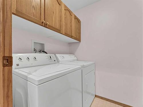 611 2 Street Se, Redcliff, AB - Indoor Photo Showing Laundry Room