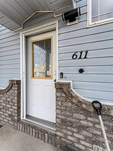 611 2 Street Se, Redcliff, AB - Outdoor With Exterior