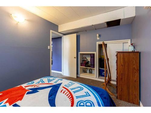 965 Parker Avenue Nw, Medicine Hat, AB - Indoor Photo Showing Bedroom