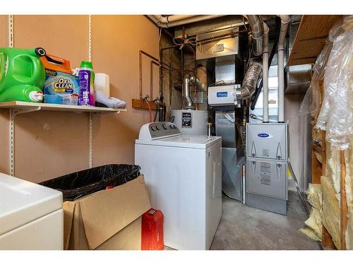 965 Parker Avenue Nw, Medicine Hat, AB - Indoor Photo Showing Laundry Room