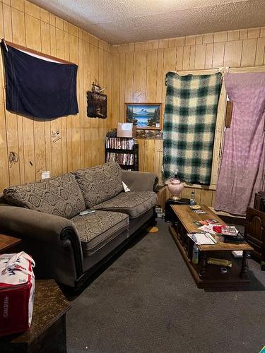 809 3 Street Se, Medicine Hat, AB - Indoor Photo Showing Living Room