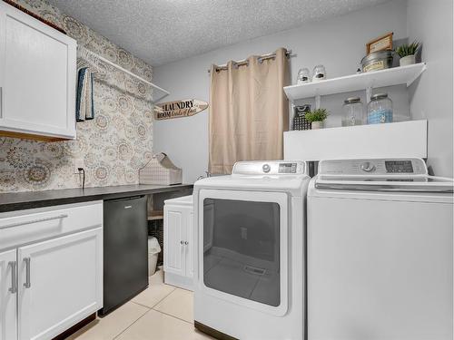 15 Ross View Close Se, Medicine Hat, AB - Indoor Photo Showing Laundry Room