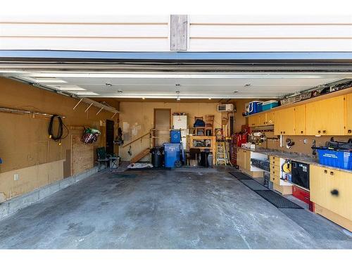 594 Ross Glen Drive Se, Medicine Hat, AB - Indoor Photo Showing Garage