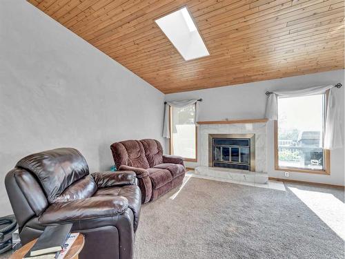 915 7 Street Se, Redcliff, AB - Indoor Photo Showing Living Room With Fireplace