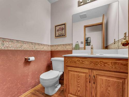 915 7 Street Se, Redcliff, AB - Indoor Photo Showing Bathroom