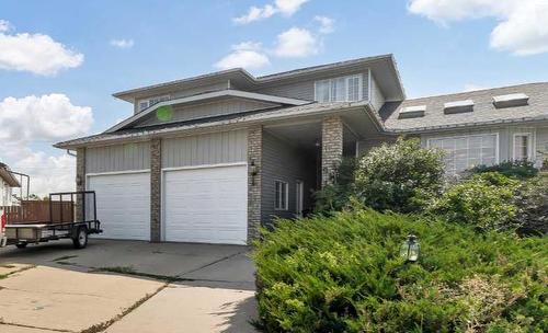 915 7 Street Se, Redcliff, AB - Outdoor