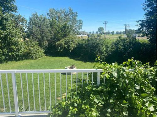 915 7 Street Se, Redcliff, AB - Outdoor