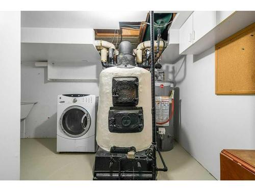 103 7 Street Sw, Medicine Hat, AB - Indoor Photo Showing Laundry Room