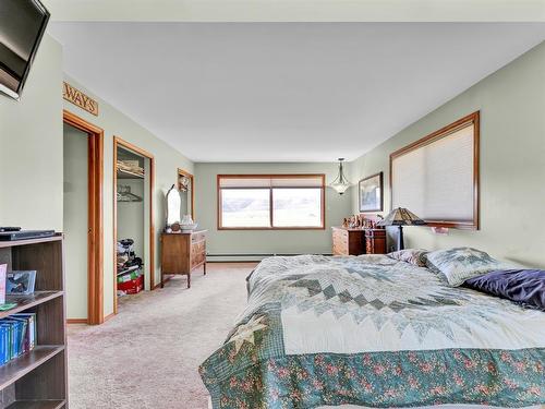 9-13029 Range Road 70, Rural Cypress County, AB - Indoor Photo Showing Bedroom