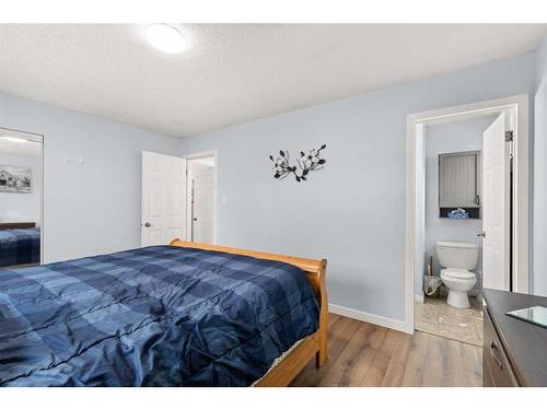 36 Harris Street Sw, Medicine Hat, AB - Indoor Photo Showing Bedroom