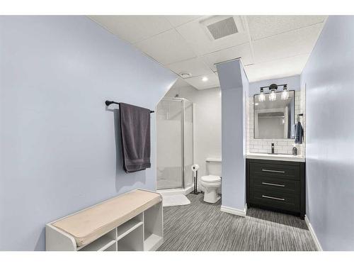 36 Harris Street Sw, Medicine Hat, AB - Indoor Photo Showing Bathroom
