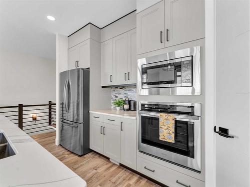 40 Palisades Lane Ne, Medicine Hat, AB - Indoor Photo Showing Kitchen With Upgraded Kitchen