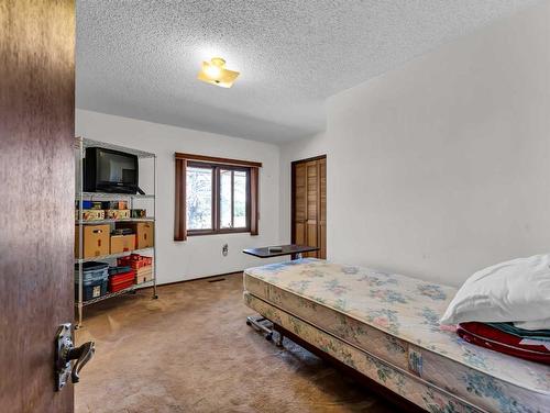 11010 Highway 887, Rural Cypress County, AB - Indoor Photo Showing Bedroom