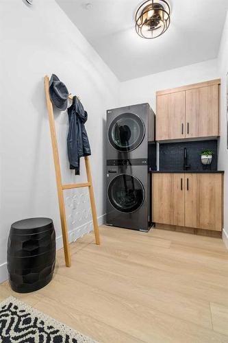 3605 10 Avenue Sw, Medicine Hat, AB - Indoor Photo Showing Laundry Room