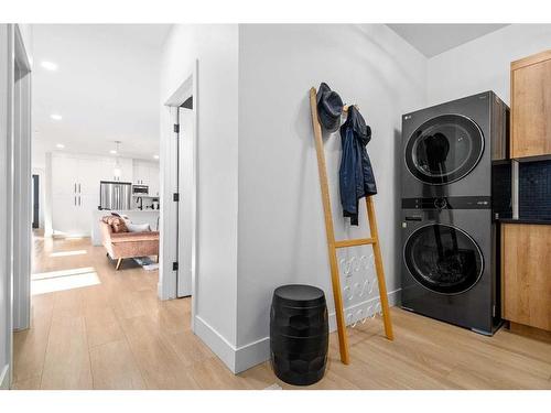 3605 10 Avenue Sw, Medicine Hat, AB - Indoor Photo Showing Laundry Room