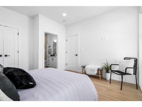 3605 10 Avenue Sw, Medicine Hat, AB - Indoor Photo Showing Bedroom