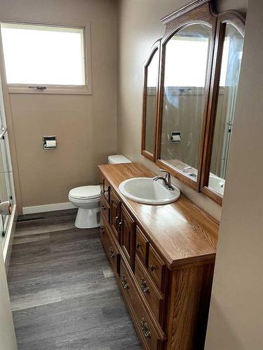 536 3 Street, Suffield, AB - Indoor Photo Showing Bathroom