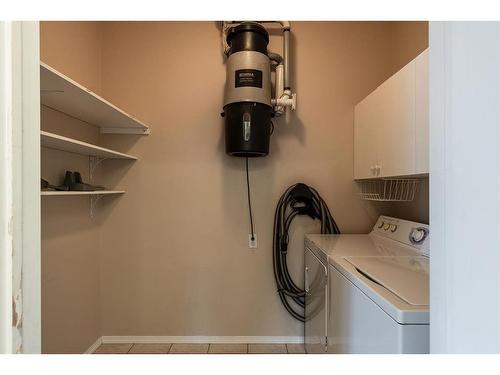 323-278 Park Meadows Drive Se, Medicine Hat, AB - Indoor Photo Showing Laundry Room