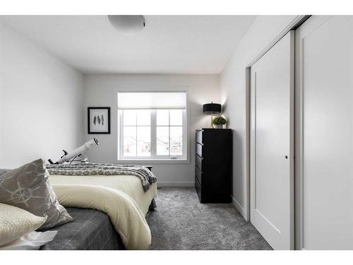 85 Sunwood Crescent Sw, Medicine Hat, AB - Indoor Photo Showing Bedroom
