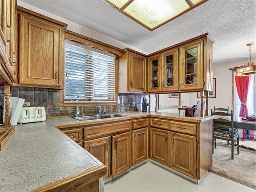 26 Carry Place Se, Medicine Hat, AB - Indoor Photo Showing Kitchen