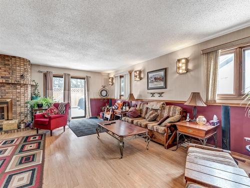 26 Carry Place Se, Medicine Hat, AB - Indoor Photo Showing Living Room With Fireplace