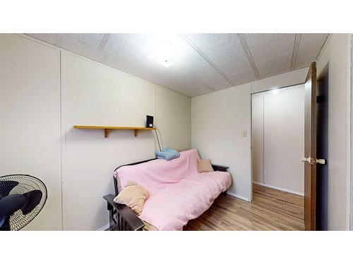 62 De Havilland Boulevard Sw, Medicine Hat, AB - Indoor Photo Showing Bedroom