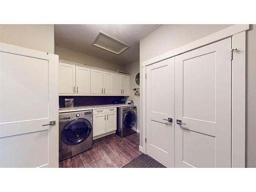 390 Somerside Crescent Se, Medicine Hat, AB - Indoor Photo Showing Laundry Room
