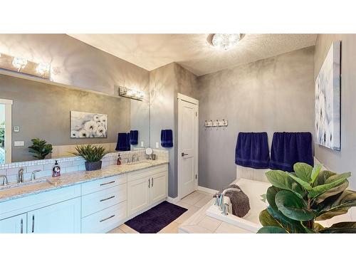 390 Somerside Crescent Se, Medicine Hat, AB - Indoor Photo Showing Bathroom