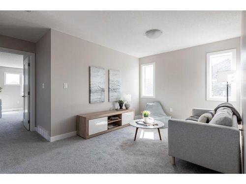 1 Hamptons Gate Se, Medicine Hat, AB - Indoor Photo Showing Living Room