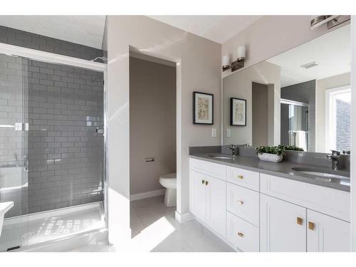 1 Hamptons Gate Se, Medicine Hat, AB - Indoor Photo Showing Bathroom