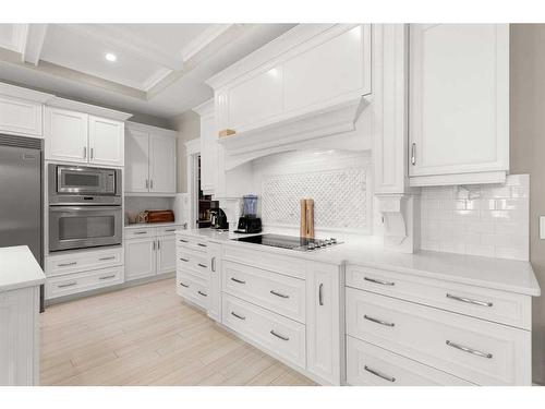 12 Links Place Sw, Desert Blume, AB - Indoor Photo Showing Kitchen