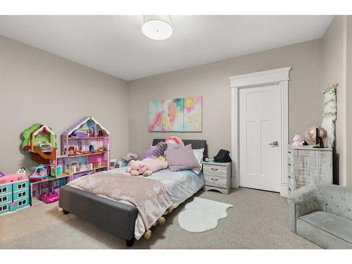 12 Links Place Sw, Desert Blume, AB - Indoor Photo Showing Bedroom