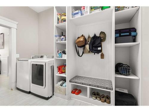 12 Links Place Sw, Desert Blume, AB - Indoor Photo Showing Laundry Room