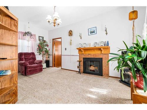 31 4 Street Nw, Redcliff, AB - Indoor Photo Showing Living Room With Fireplace