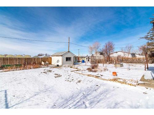 31 4 Street Nw, Redcliff, AB - Outdoor