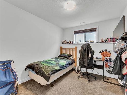 910 9 Avenue Se, Redcliff, AB - Indoor Photo Showing Bedroom