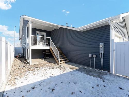 910 9 Avenue Se, Redcliff, AB - Outdoor With Exterior