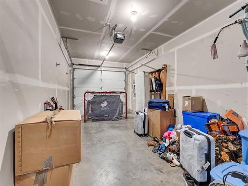 910 9 Avenue Se, Redcliff, AB - Indoor Photo Showing Garage