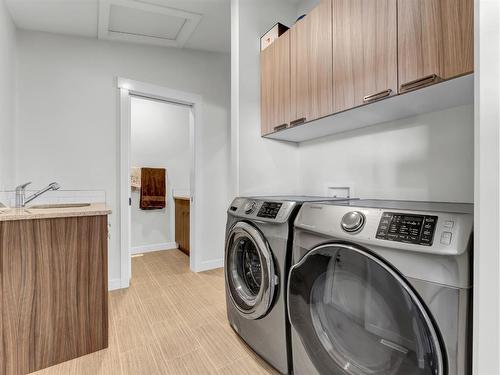 910 9 Avenue Se, Redcliff, AB - Indoor Photo Showing Laundry Room
