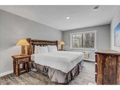 701 & 702-401 4 Street, Rural Cypress County, AB - Indoor Photo Showing Bedroom