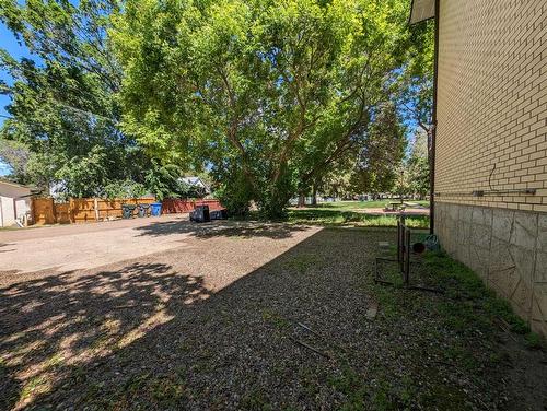 6 Units-358 Cambridge Street Se, Medicine Hat, AB - Outdoor