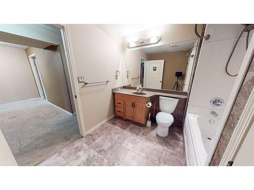 25 Vista Road Se, Medicine Hat, AB - Indoor Photo Showing Bathroom