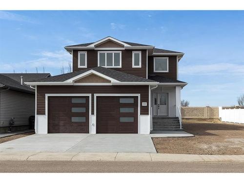 100 Somerside Way Se, Medicine Hat, AB - Outdoor With Facade