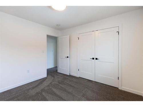 100 Somerside Way Se, Medicine Hat, AB - Indoor Photo Showing Other Room